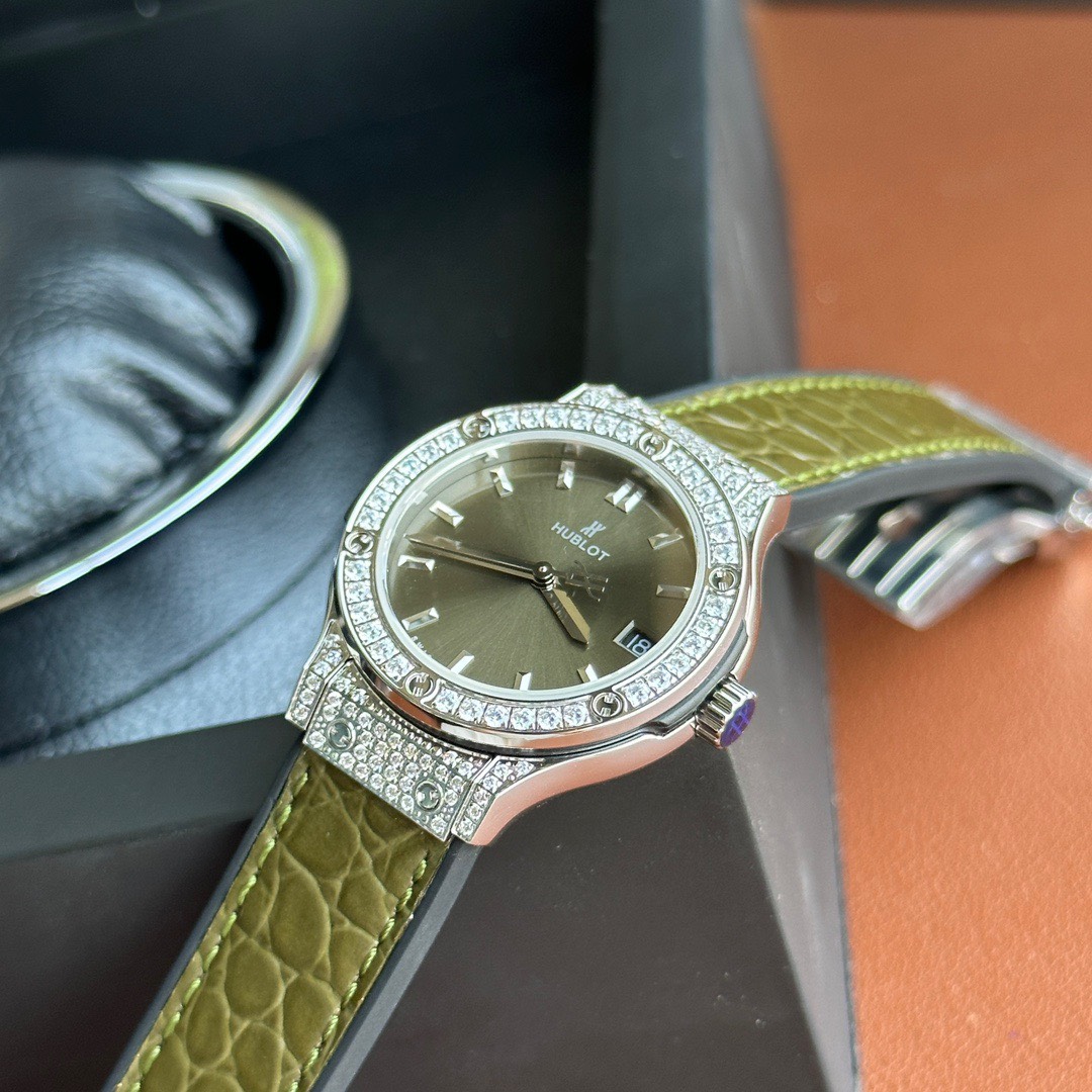 Hublot Replica 1:1 Watch Classic Fusion With Full Diamonds Women s Green 33mm