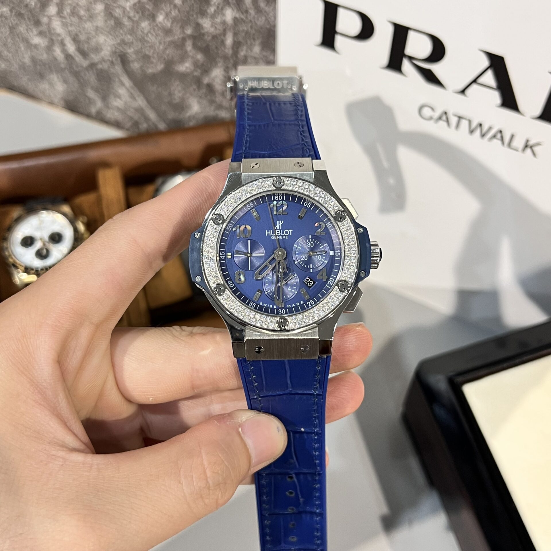 Hublot Replica Watch Big Bang Chronograph With Diamonds Bezel Blue Dial HB Factory 44mm