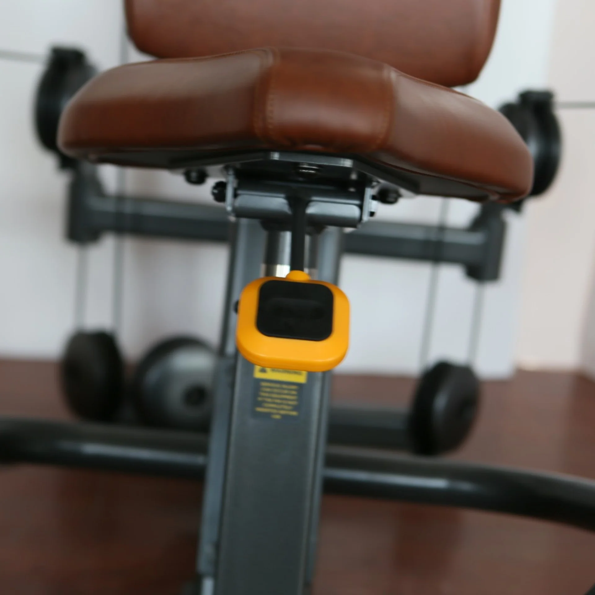 CONVERGING CHEST PRESS