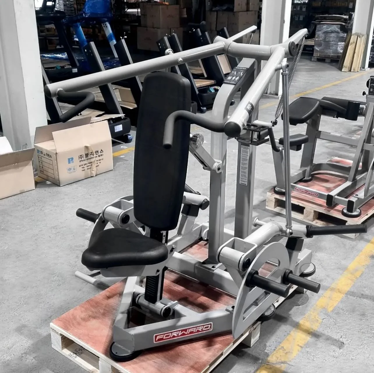 SHOULDER PRESS FORWARD FWHM-002 PLATE LOADED