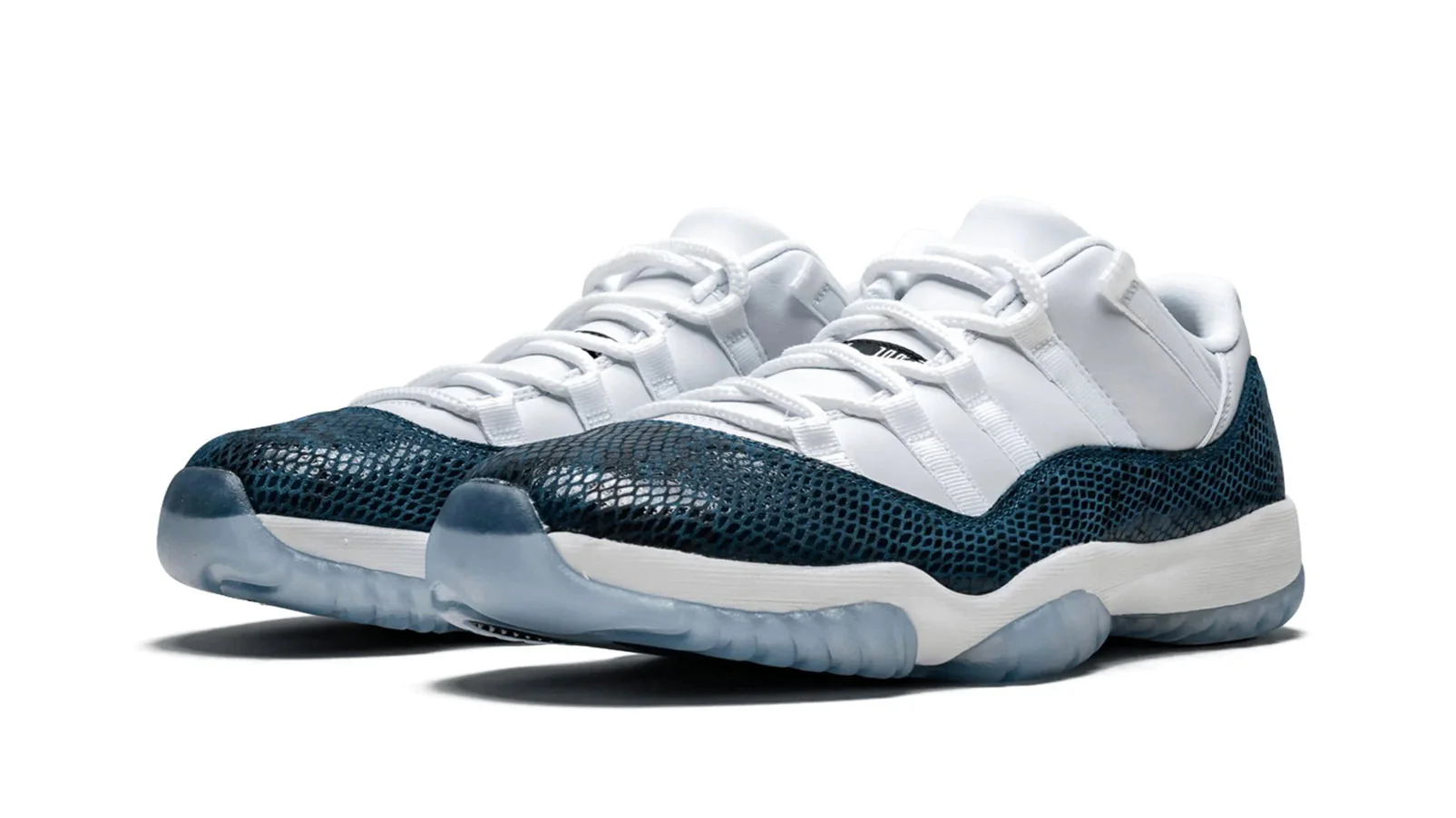 Jordan 11 Retro Low LE