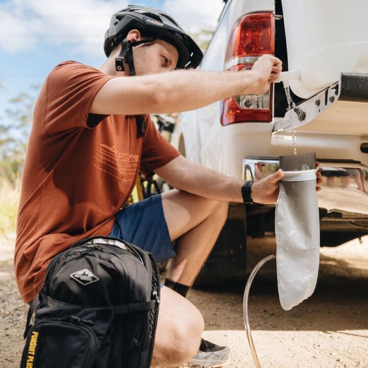 Mountain Designs Pursuit Plus 12 Hydro Pack Black 12 L