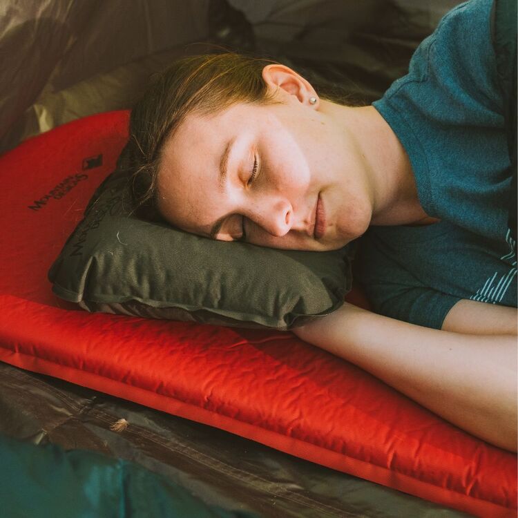 Mountain Designs Pro 3.8 Mat Standard Red Red Dahlia