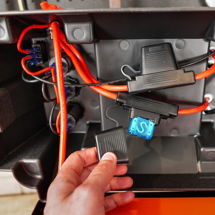 Dune 4WD Powered Battery Box with USB and 12 V Socket