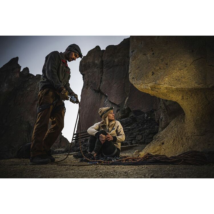 COAST 1000 Lumens Rechargeable Pure Beam Focusing LED Headlamp Black