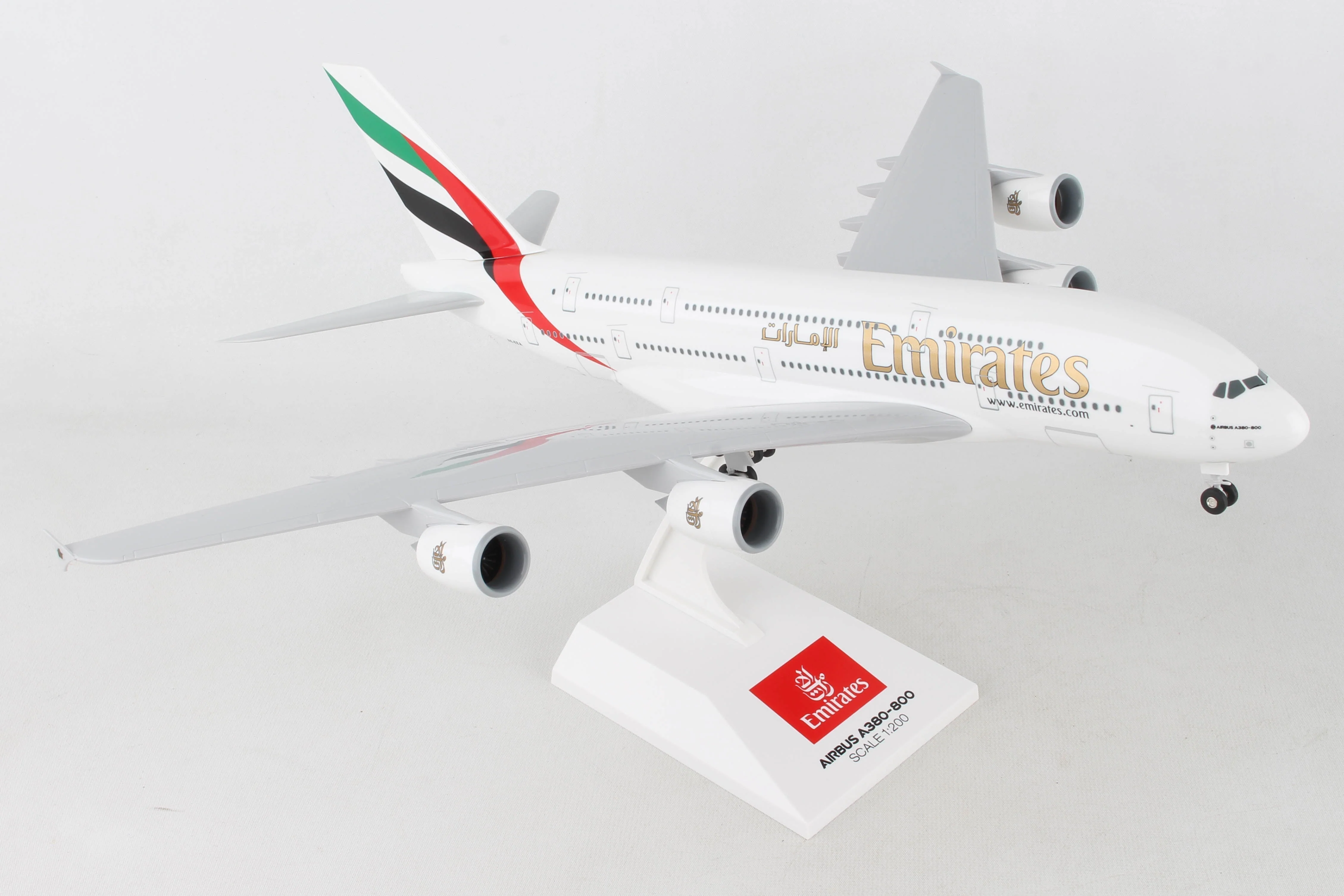 SKR698 SKYMARKS EMIRATES A380-800 1/200 W/GEAR - DTC Aviation Models