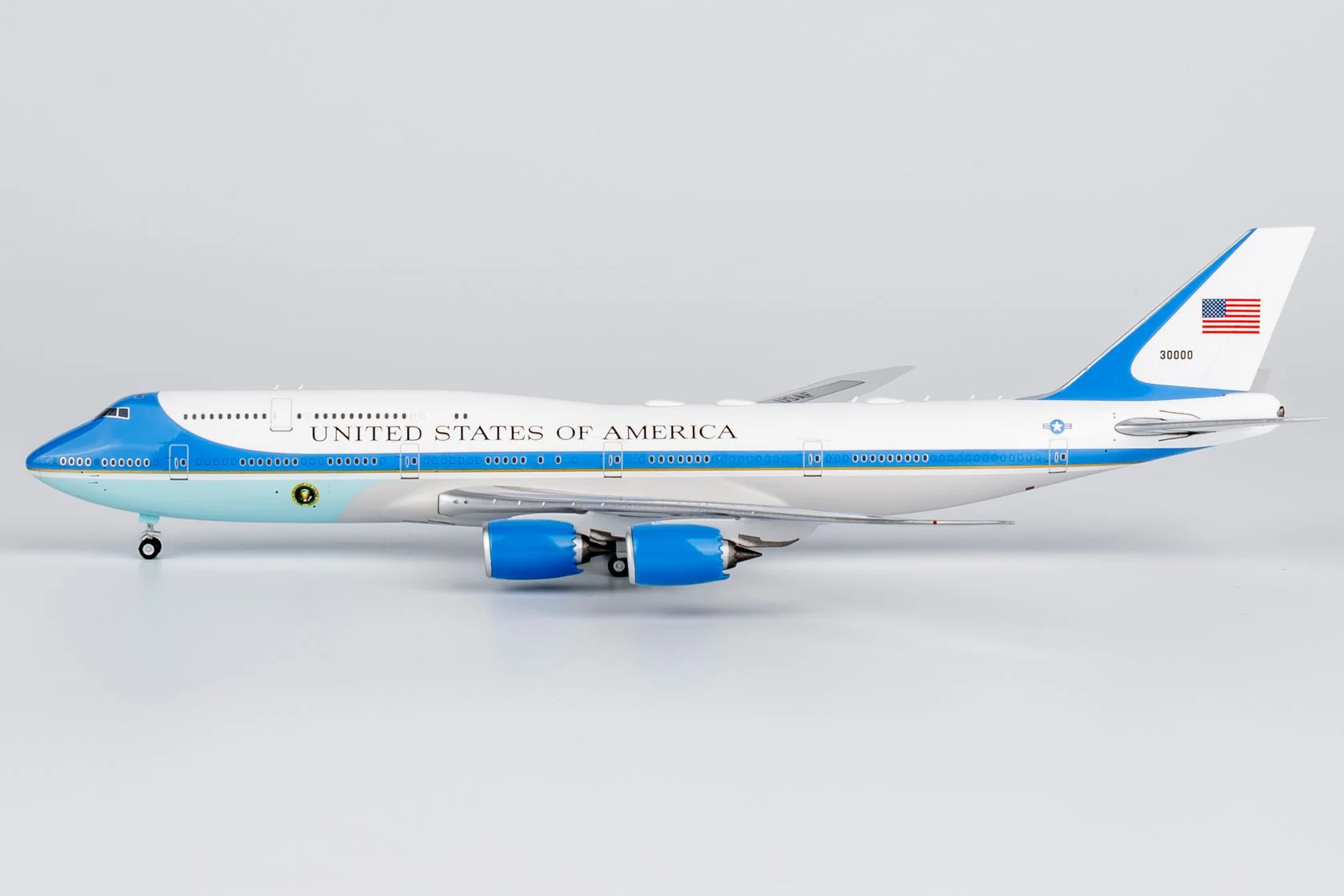 NG Models 78040 1:400 United States - US Air Force (USAF) VC-25B (747-8) 30000 (classics version) - DTC Aviation Models