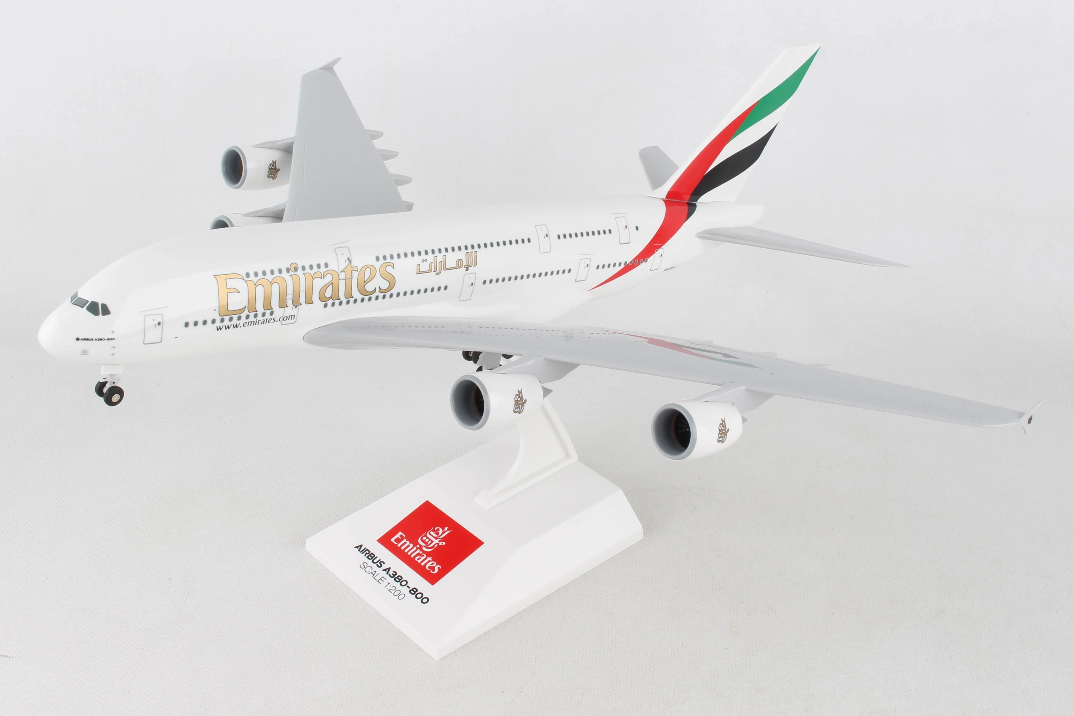 SKR698 SKYMARKS EMIRATES A380-800 1/200 W/GEAR - DTC Aviation Models
