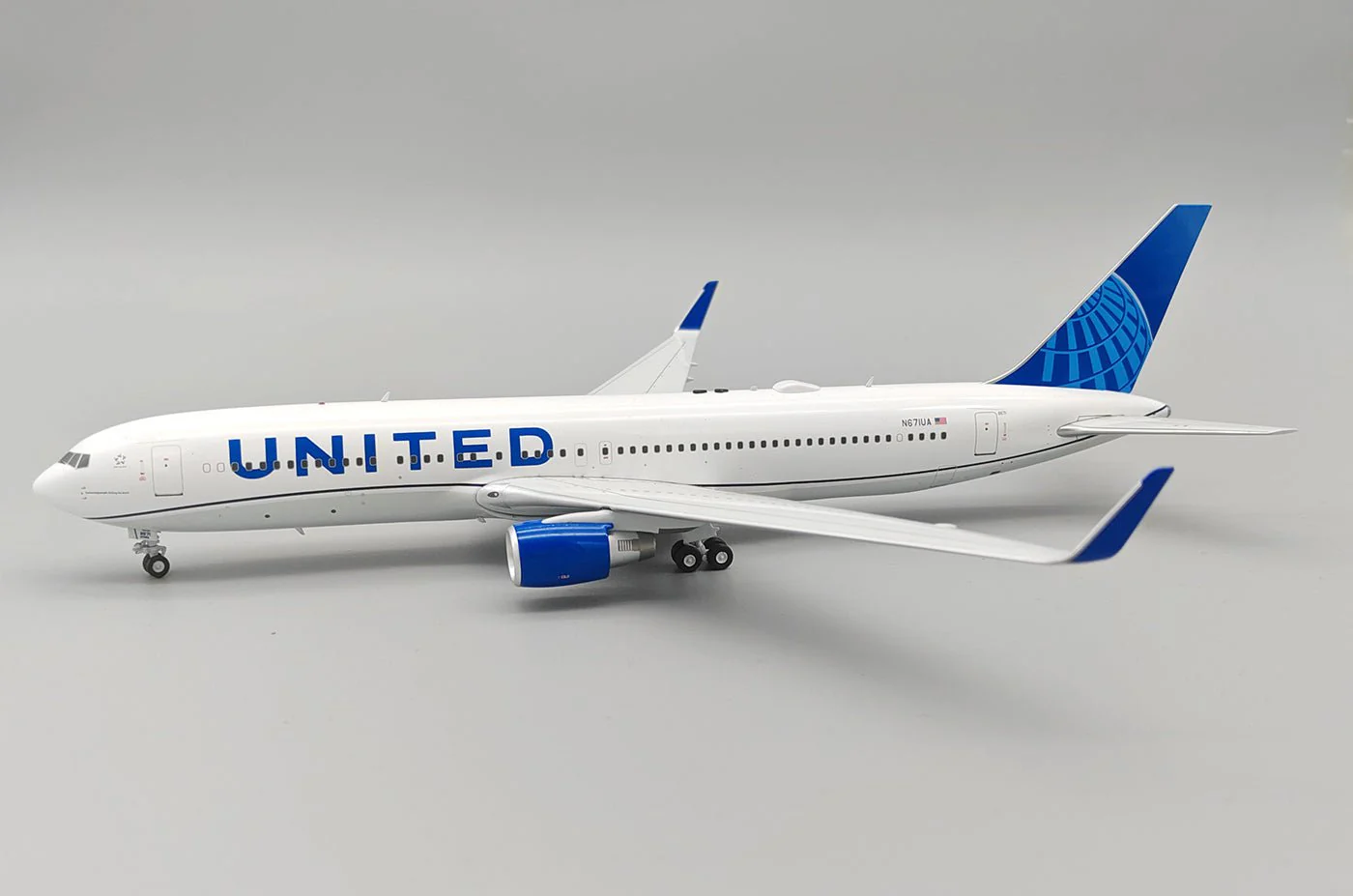InFlight200 IF763UA0425 1:200 UNITED 767-300 N671UA - DTC Aviation Models