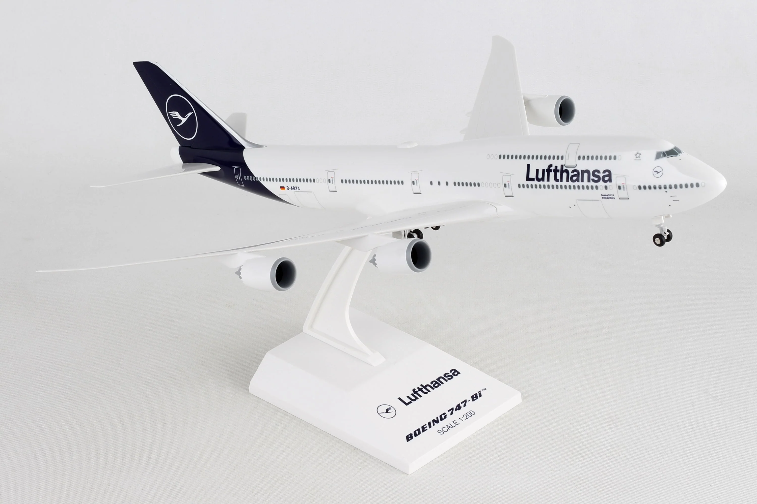 SKR1040 SKYMARKS LUFTHANSA 747-8I 1/200 W/GEAR NEW LIVERY - DTC Aviation Models