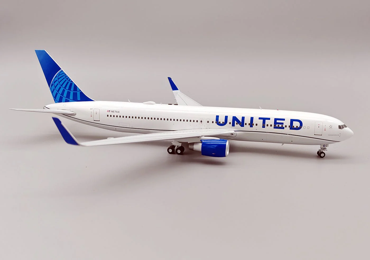 InFlight200 IF763UA0425 1:200 UNITED 767-300 N671UA - DTC Aviation Models