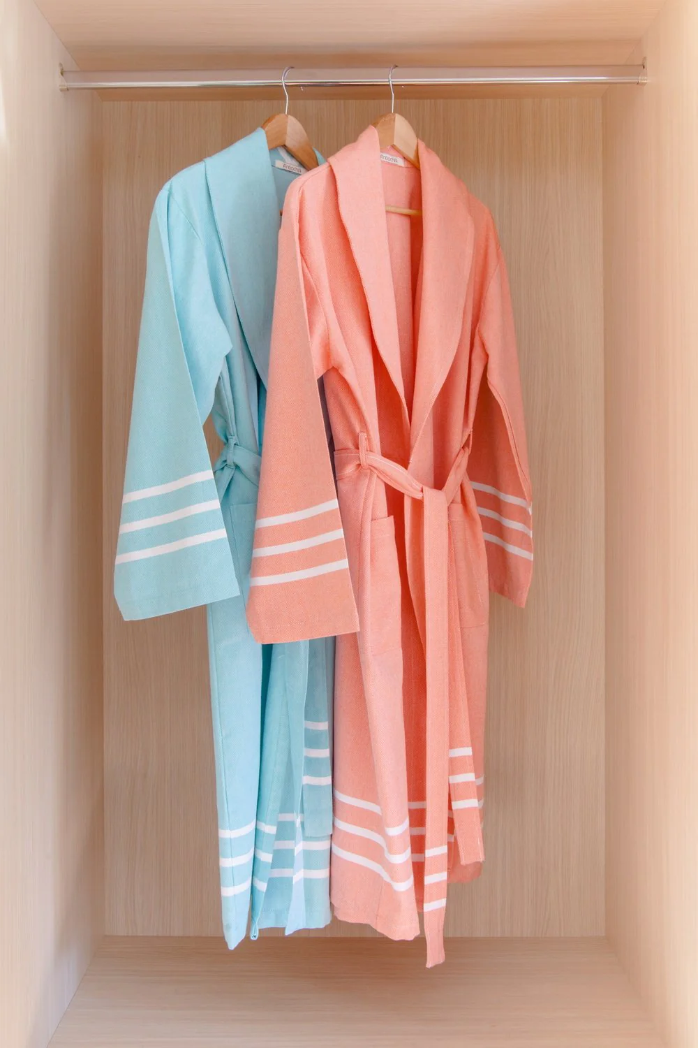 Antiochia Collection Bathrobe – Coral