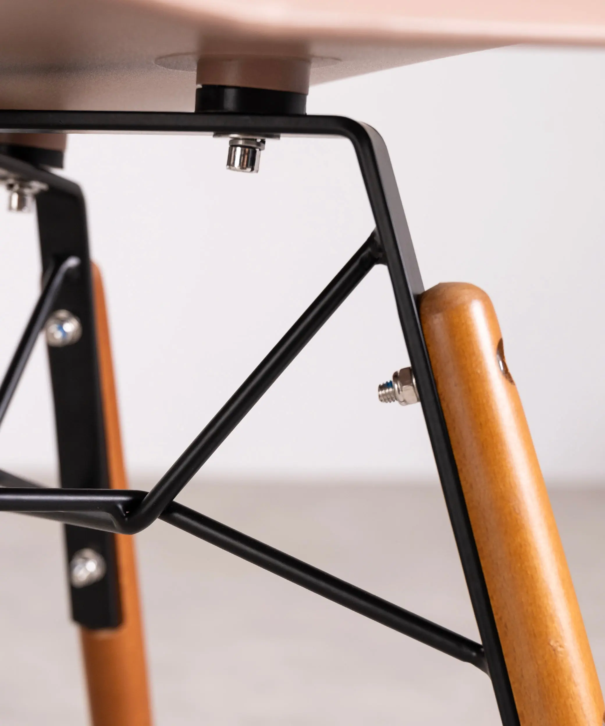 Silla de Polipropileno y Madera Elon Arms