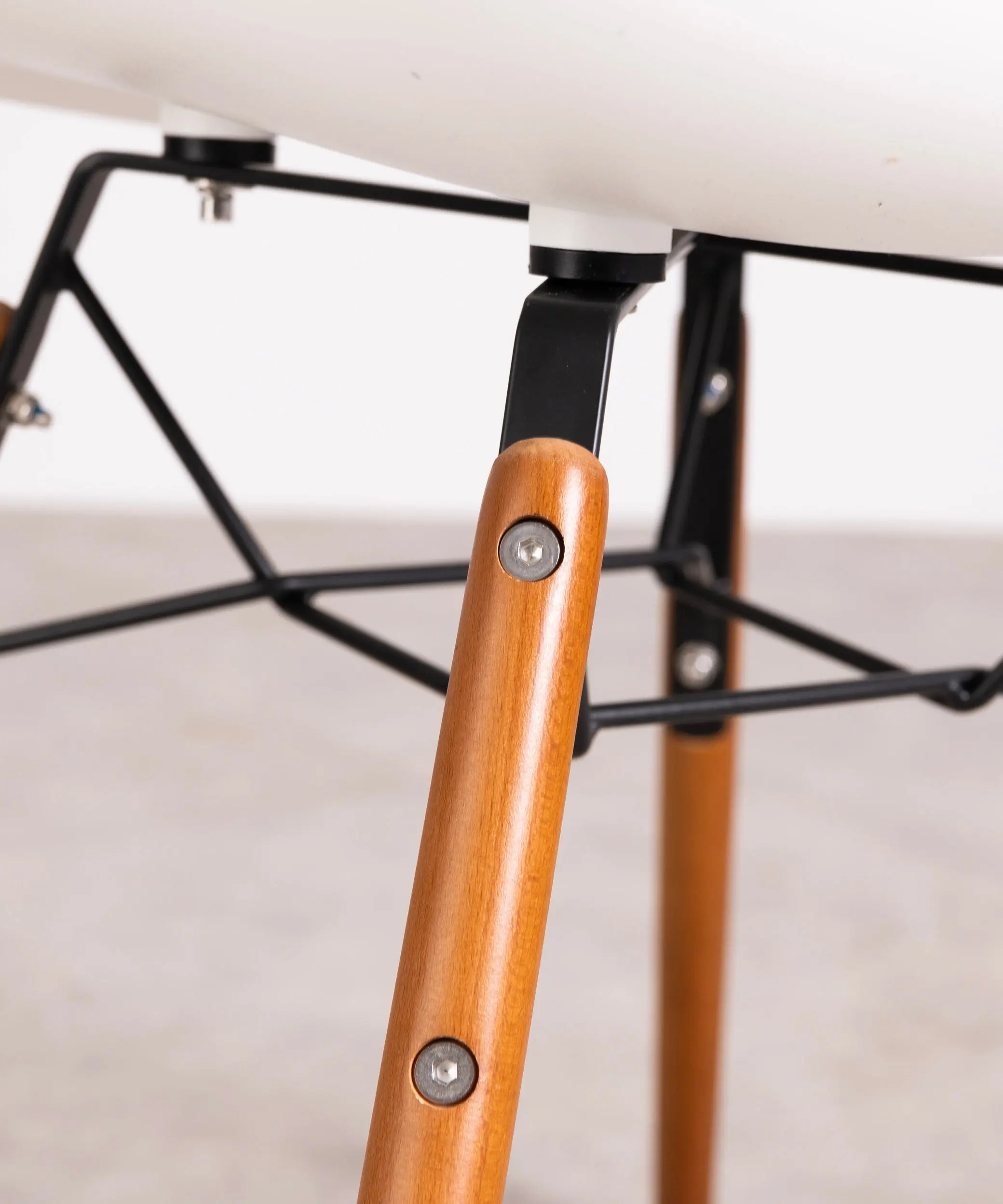 Silla de Polipropileno y Madera Elon Arms