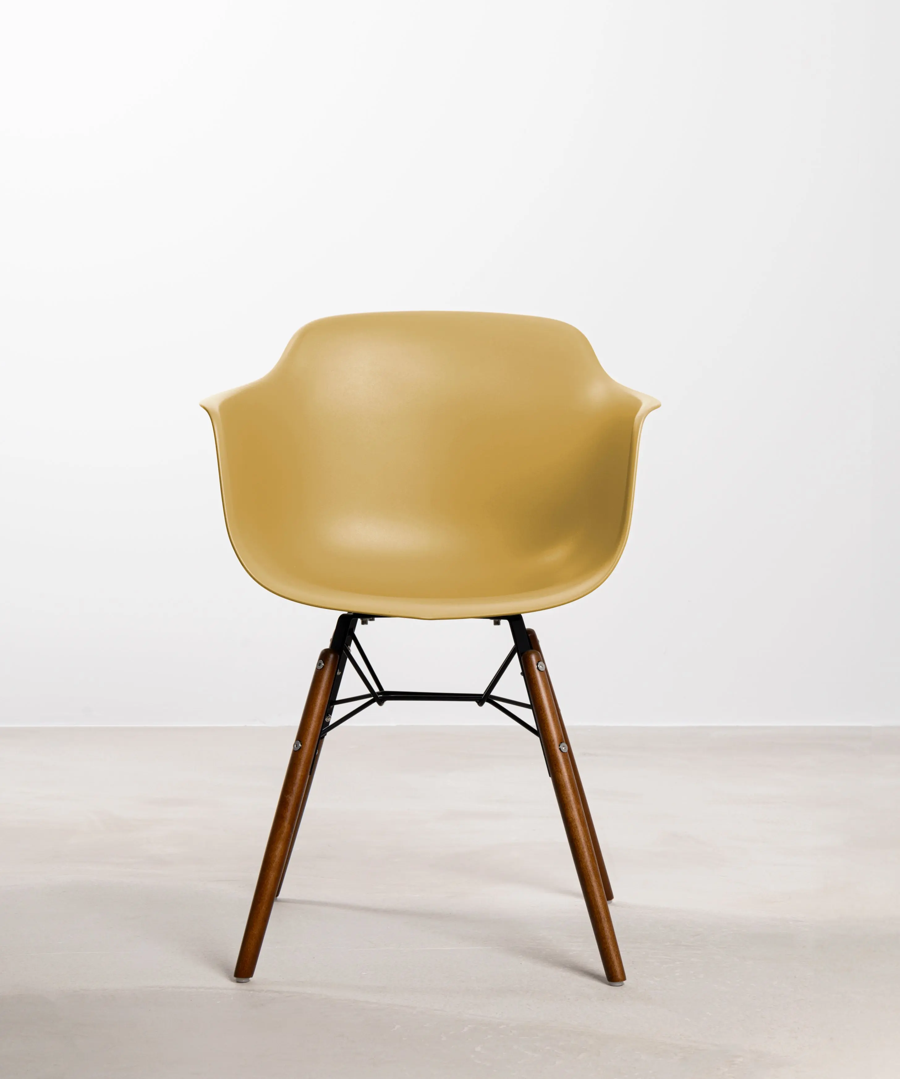 Silla de Polipropileno y Madera Elon Arms