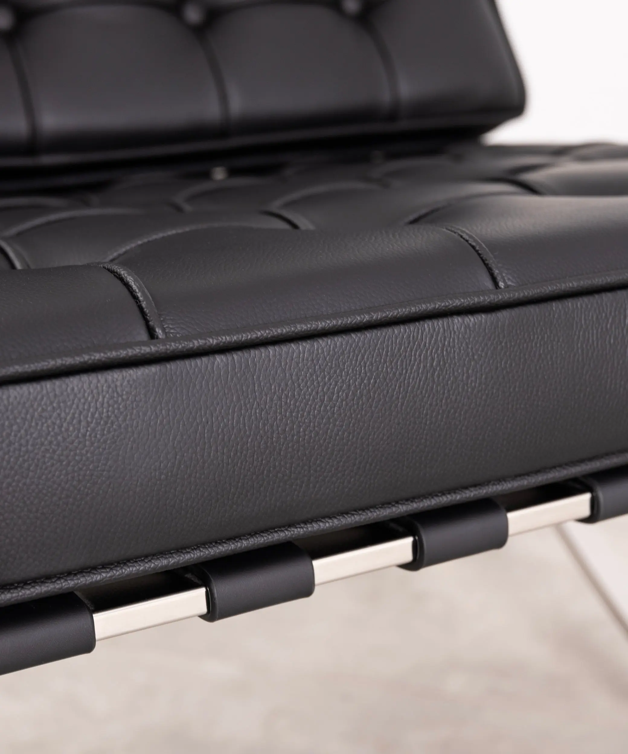 Silla de Acero Tapizada en Piel Italiana Barcelona