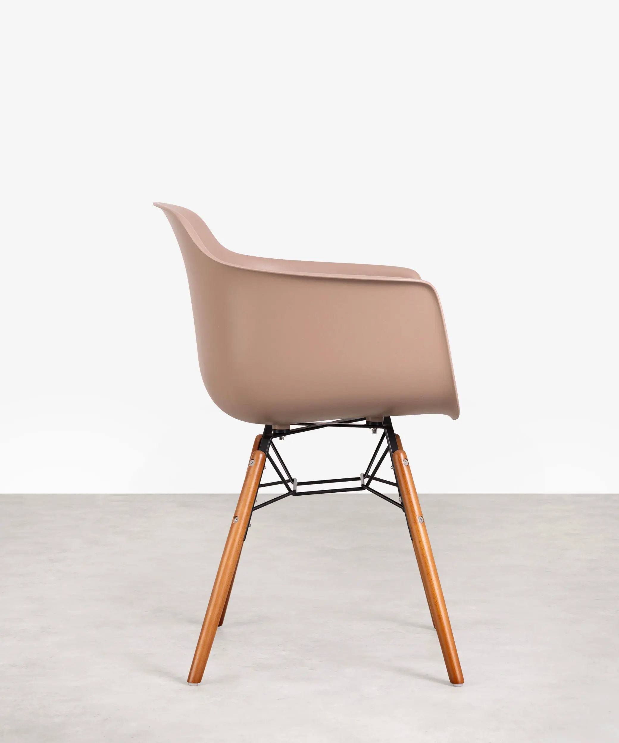 Silla de Polipropileno y Madera Elon Arms