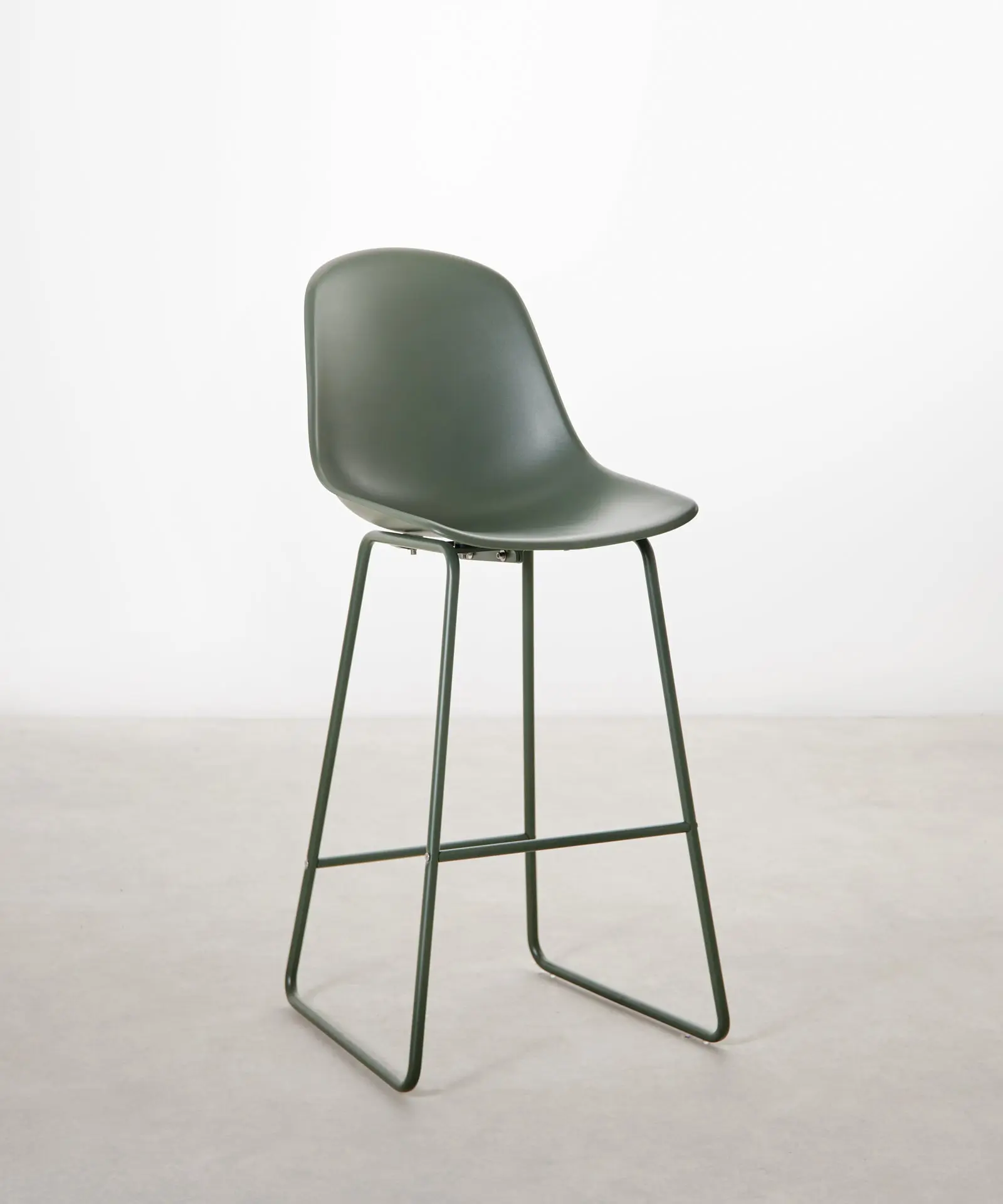 Taburete en Polipropileno y Metal Veko