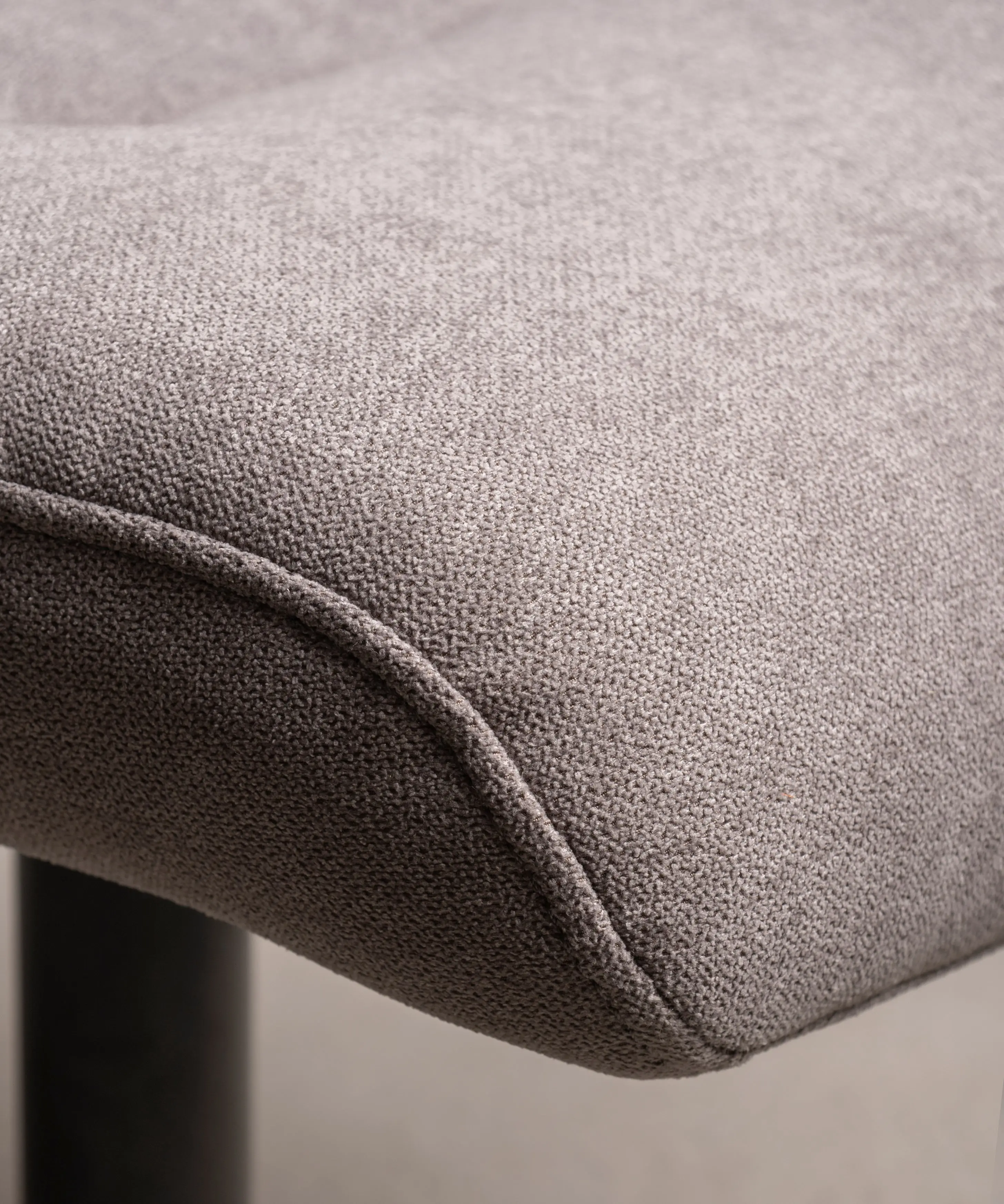 Sillón Reclinable en Madera y Tapizado con Reposapiés Osaka