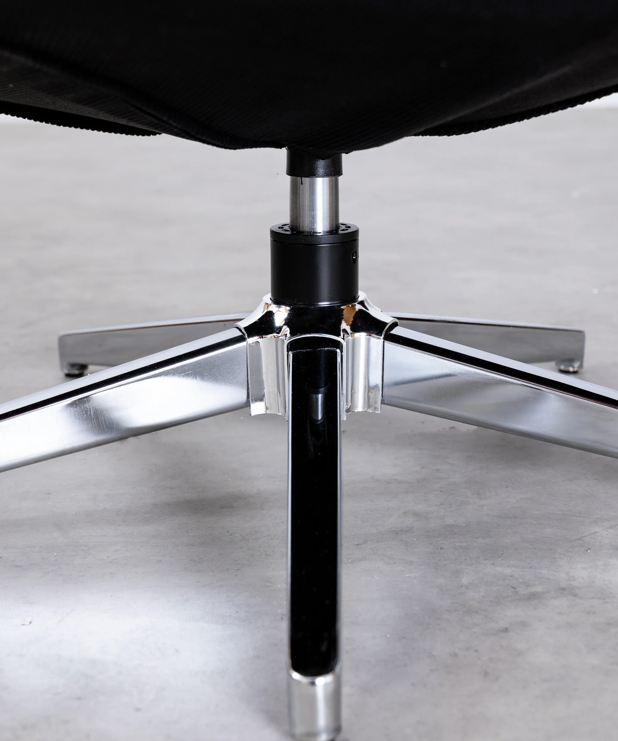 Sillón Giratorio Tapizado Orbit