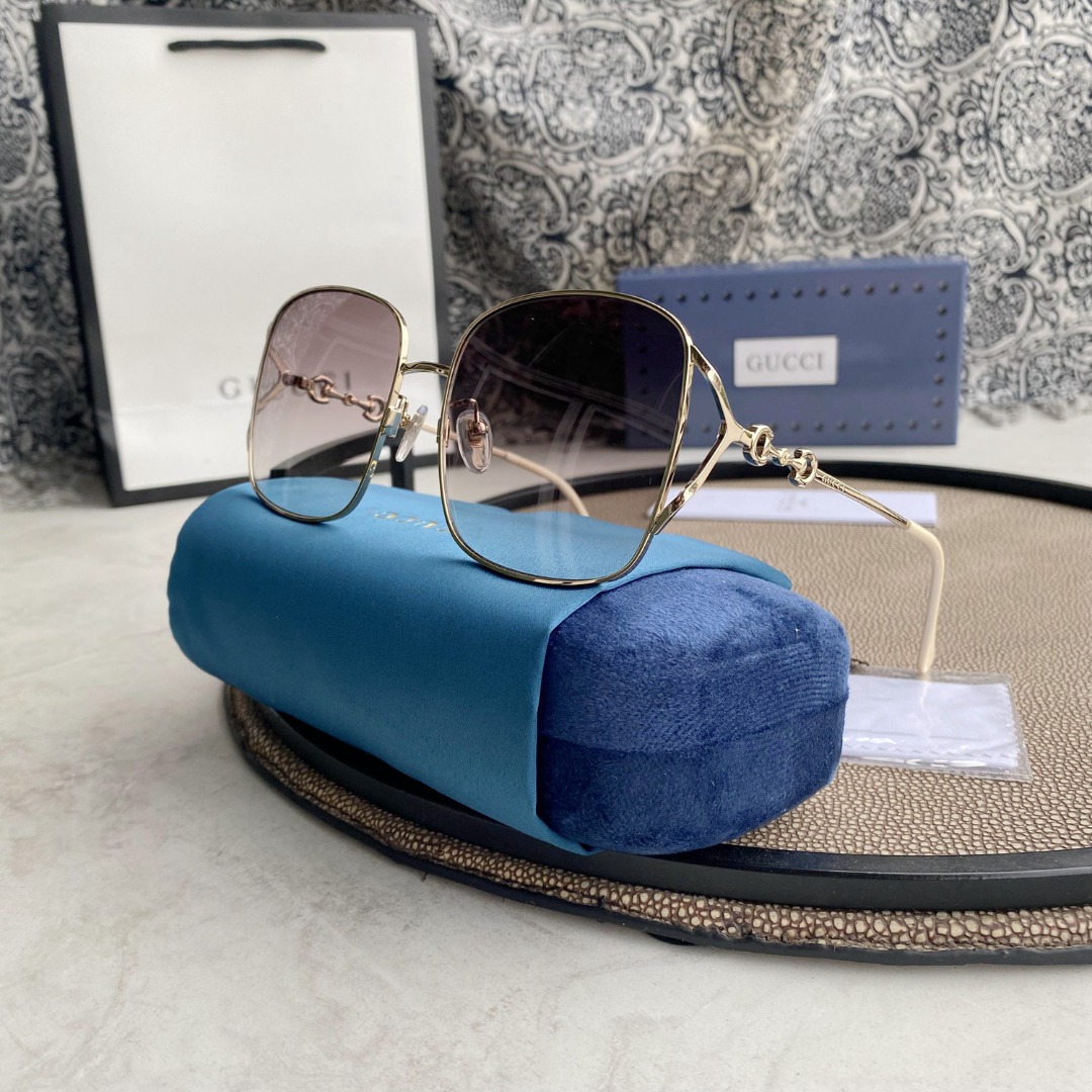 GUCCI GG0724S 001 WITH DETACHABLE JEWELLERY CHARMS