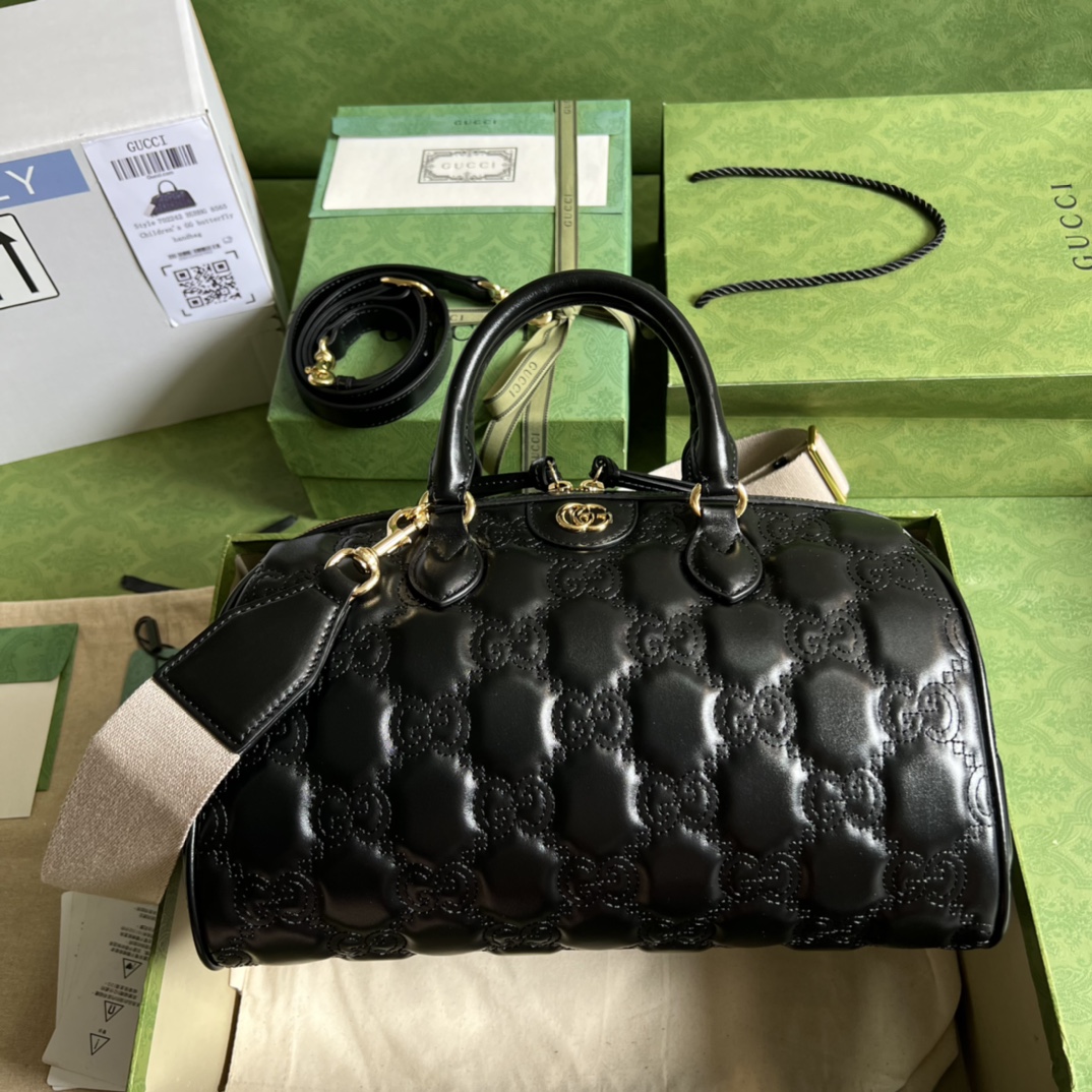 GG Matelassé leather medium bag
