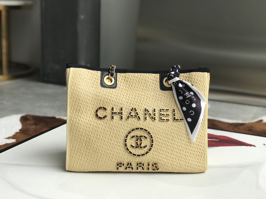 CHANEL TOTE