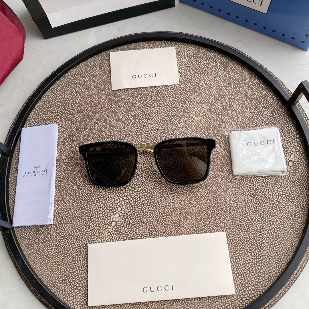Gucci Eyewear square tinted sunglasses