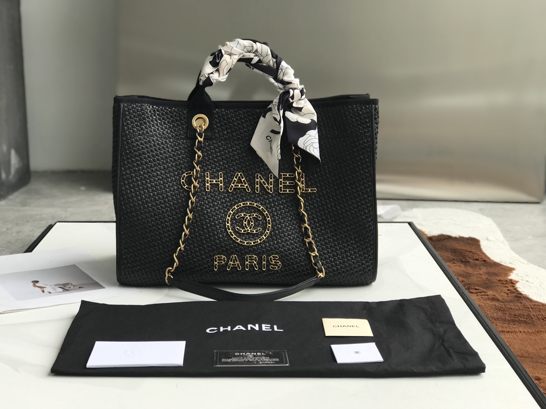 CHANEL TOTE