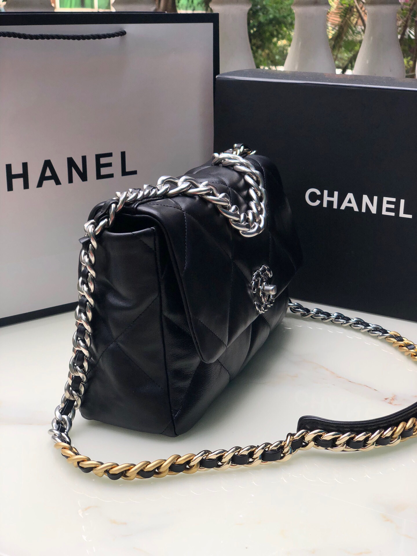 Chanel 19 medium