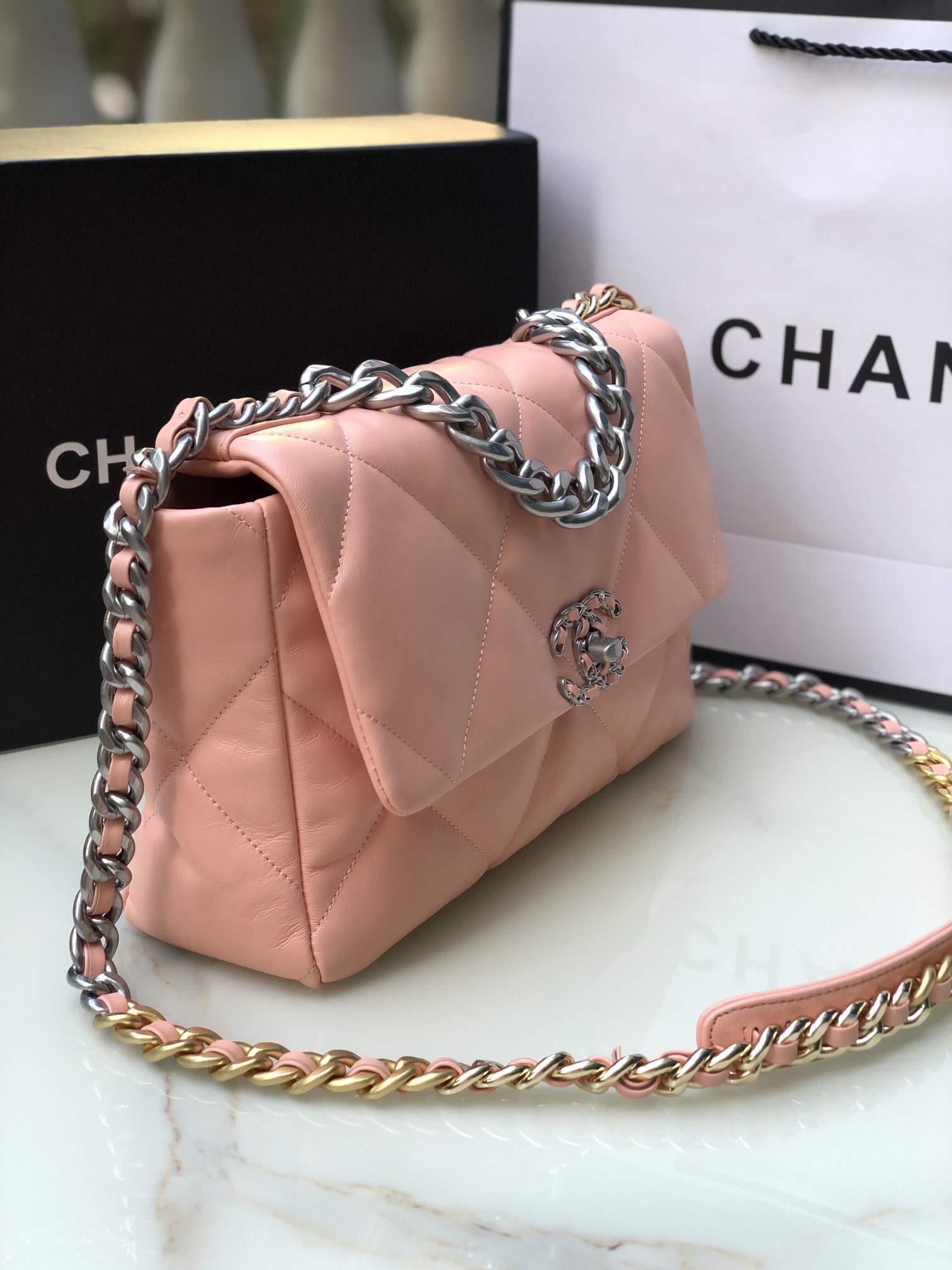 Chanel 19 medium