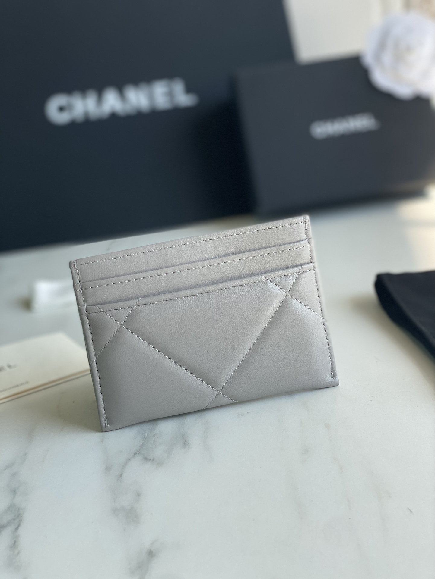 CHANEL 19 CARD HOLDER