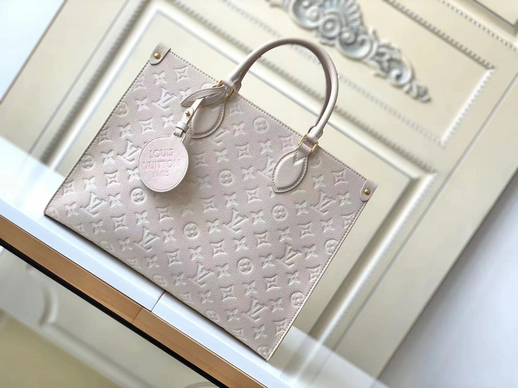 Louis Vuitton OnTheGo MM