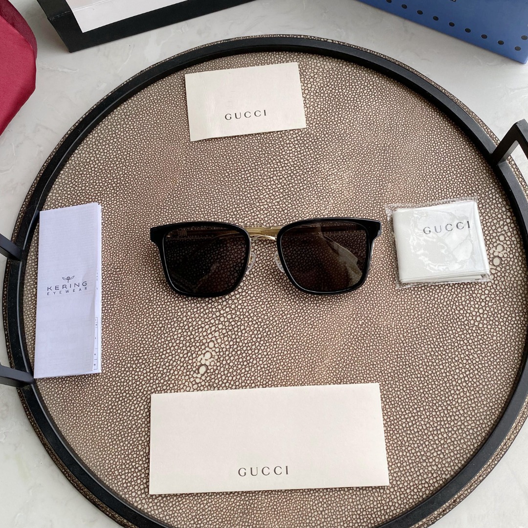 Gucci Eyewear square tinted sunglasses