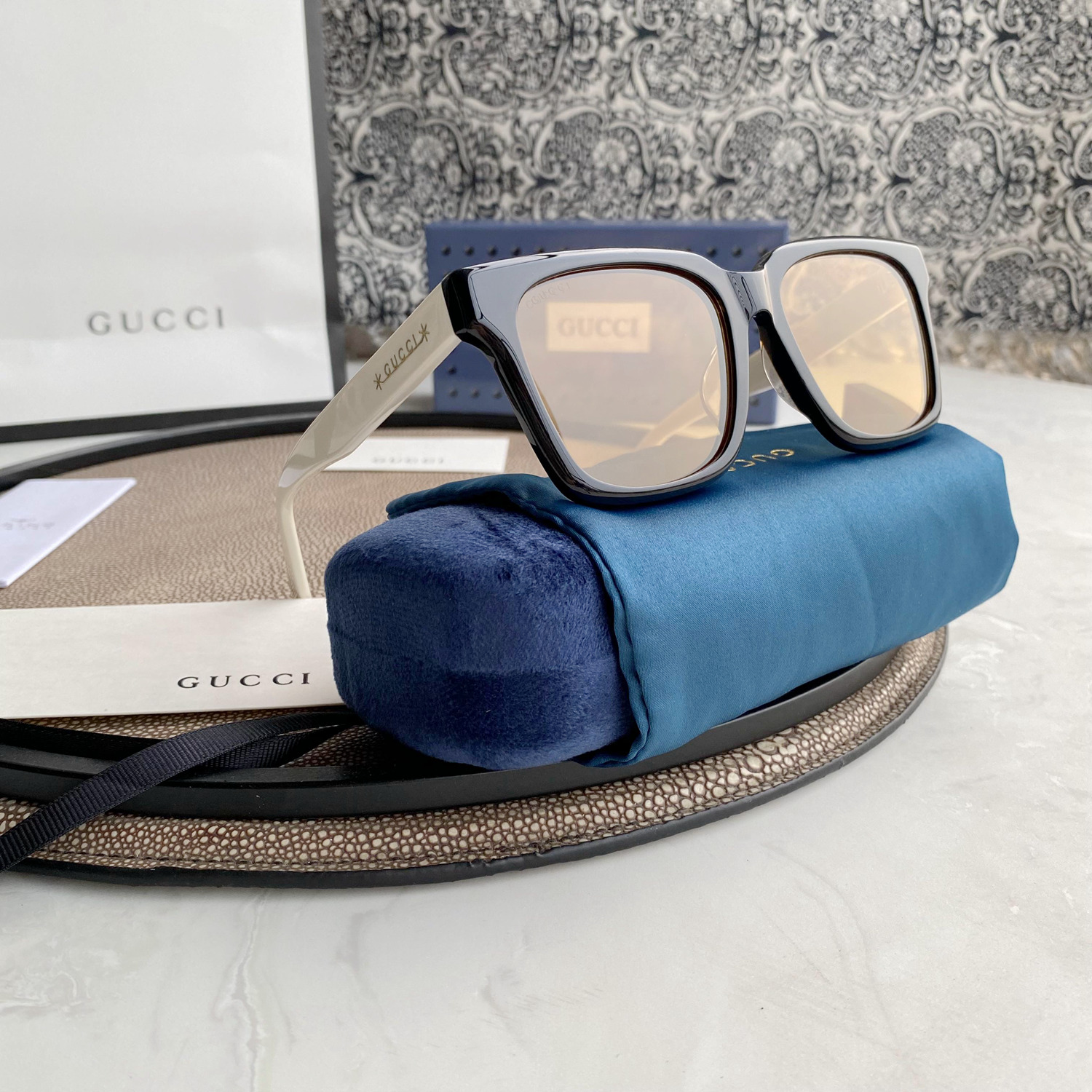 Gucci acetate sunglasses with logo