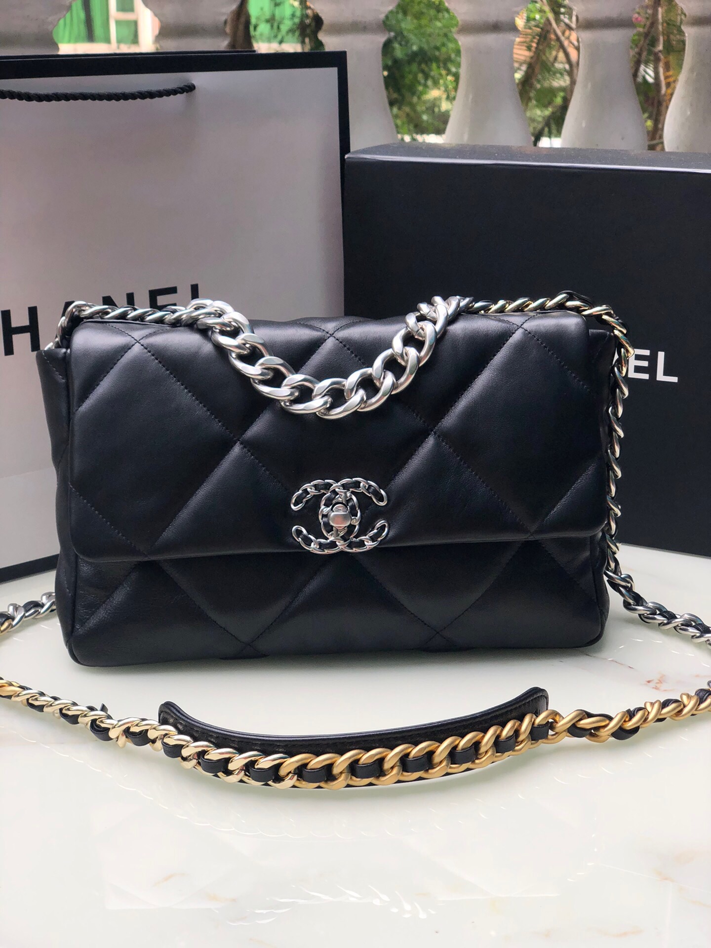 Chanel 19 medium