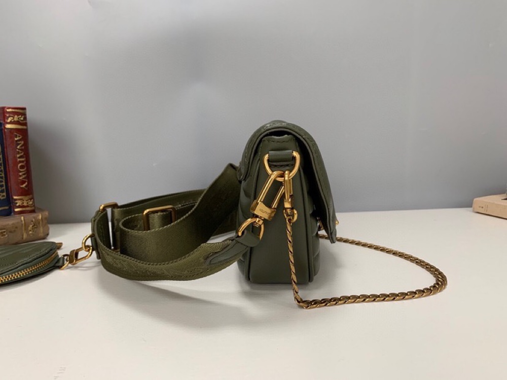 LOUIS VUITTON NEW WAVE MULTI-POCHETTE