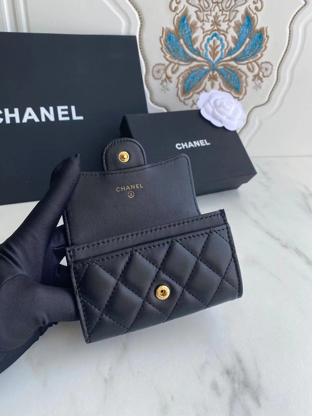 Chanel Classic Leather Wallet In Black