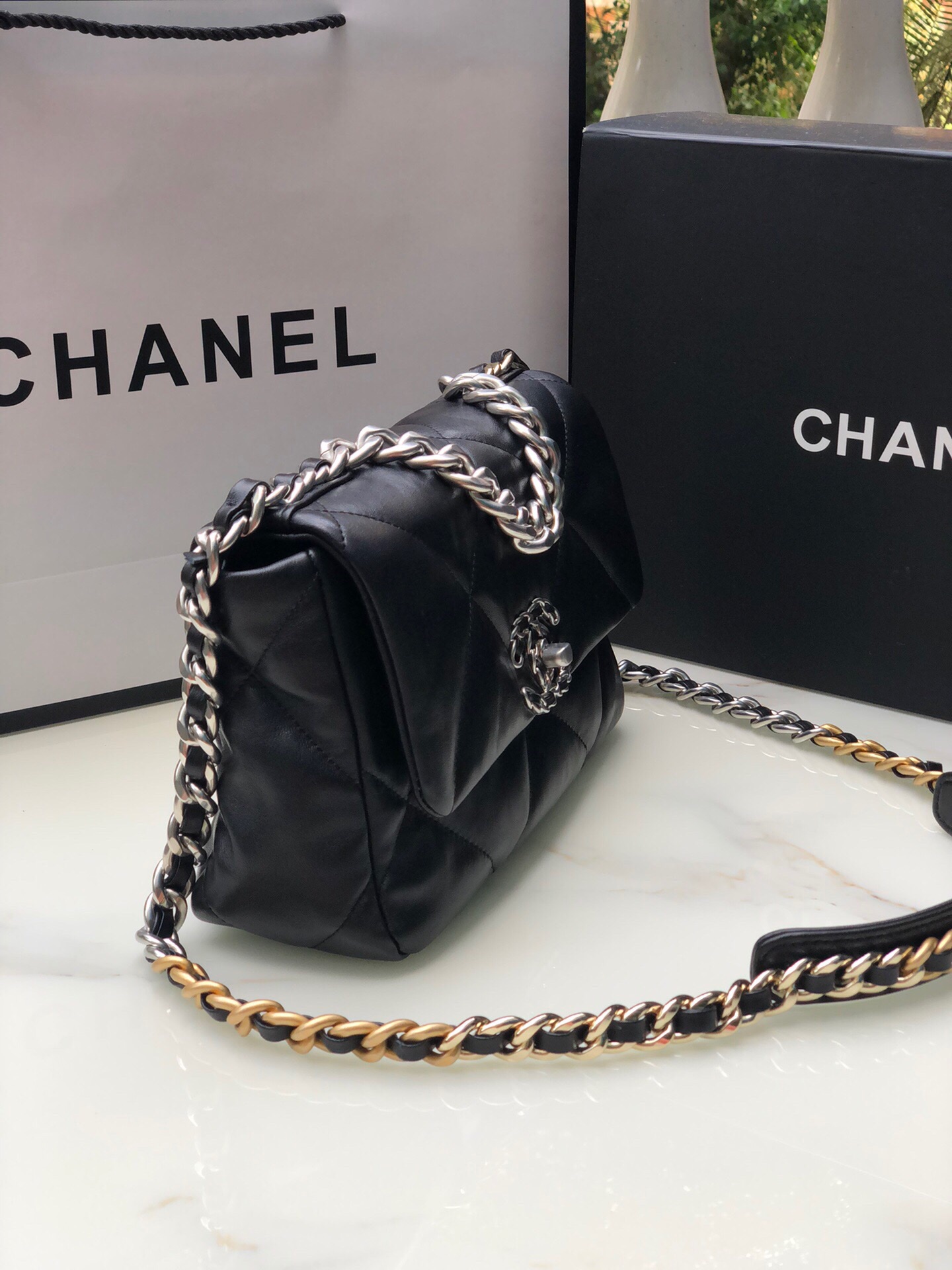 Chanel 19 small