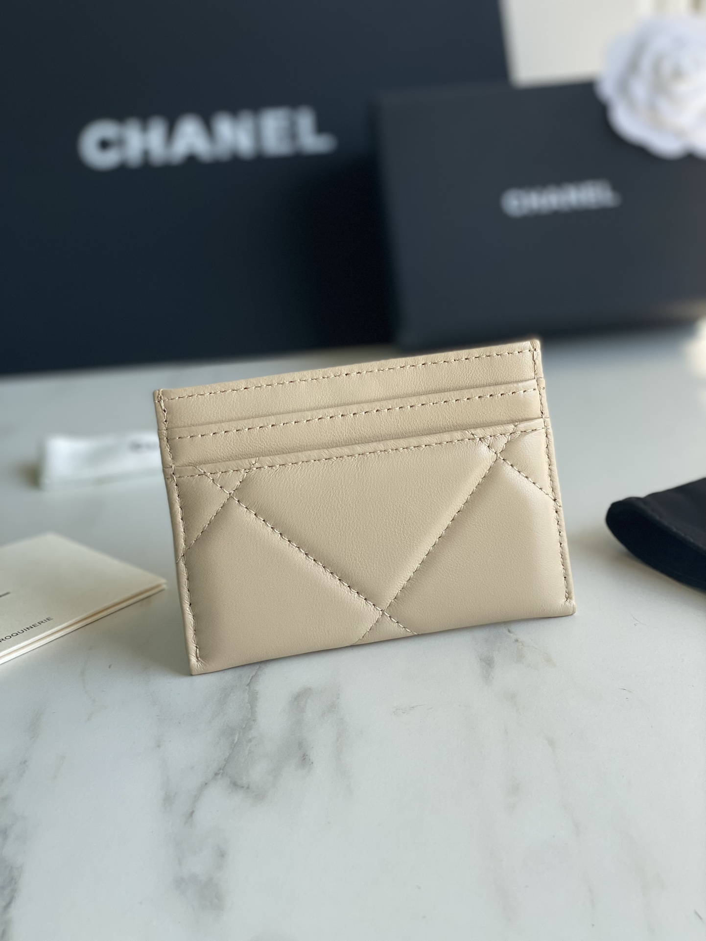 CHANEL 19  CARD HOLDER