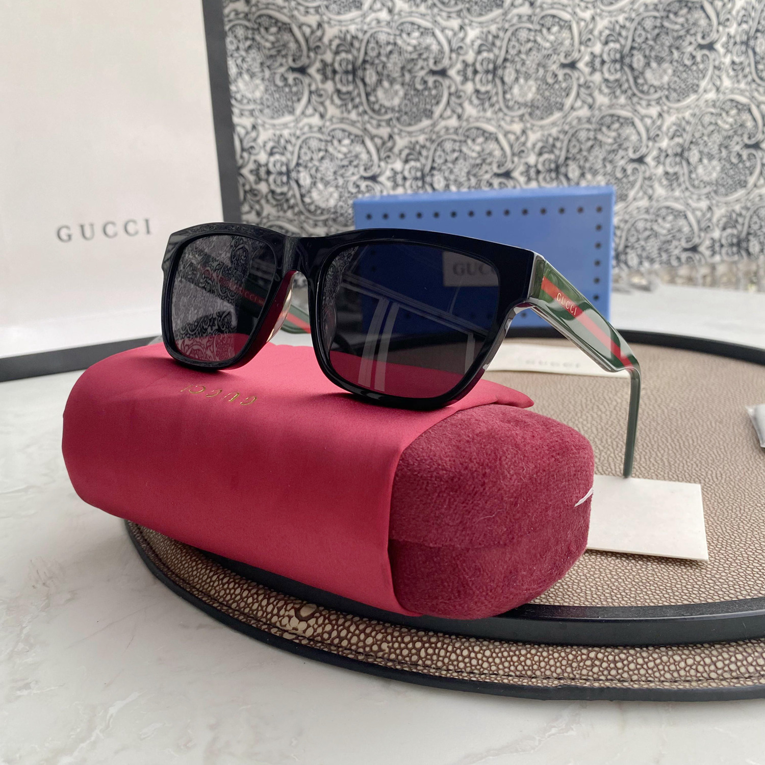 Gucci classic sunglasses
