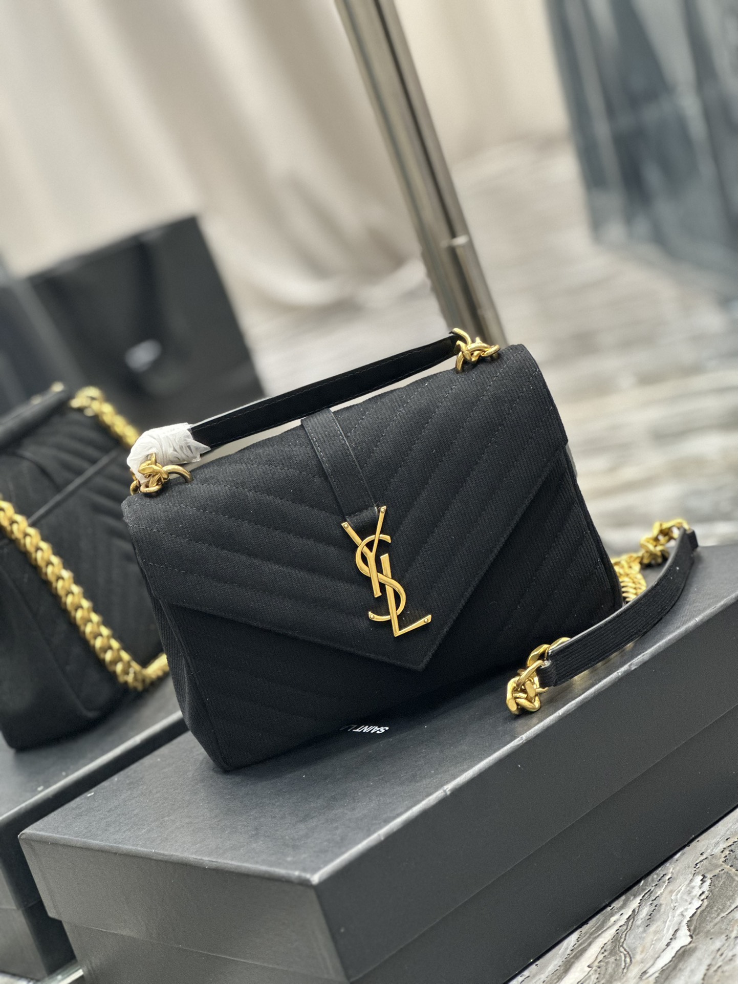 SUNSET MEDIUM TOP HANDLE IN SMOOTH LEATHER