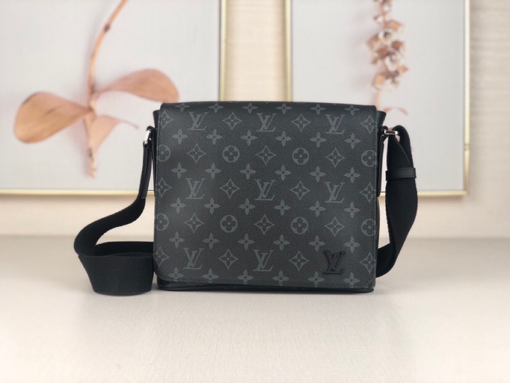 LOUIS VUITTON District PM