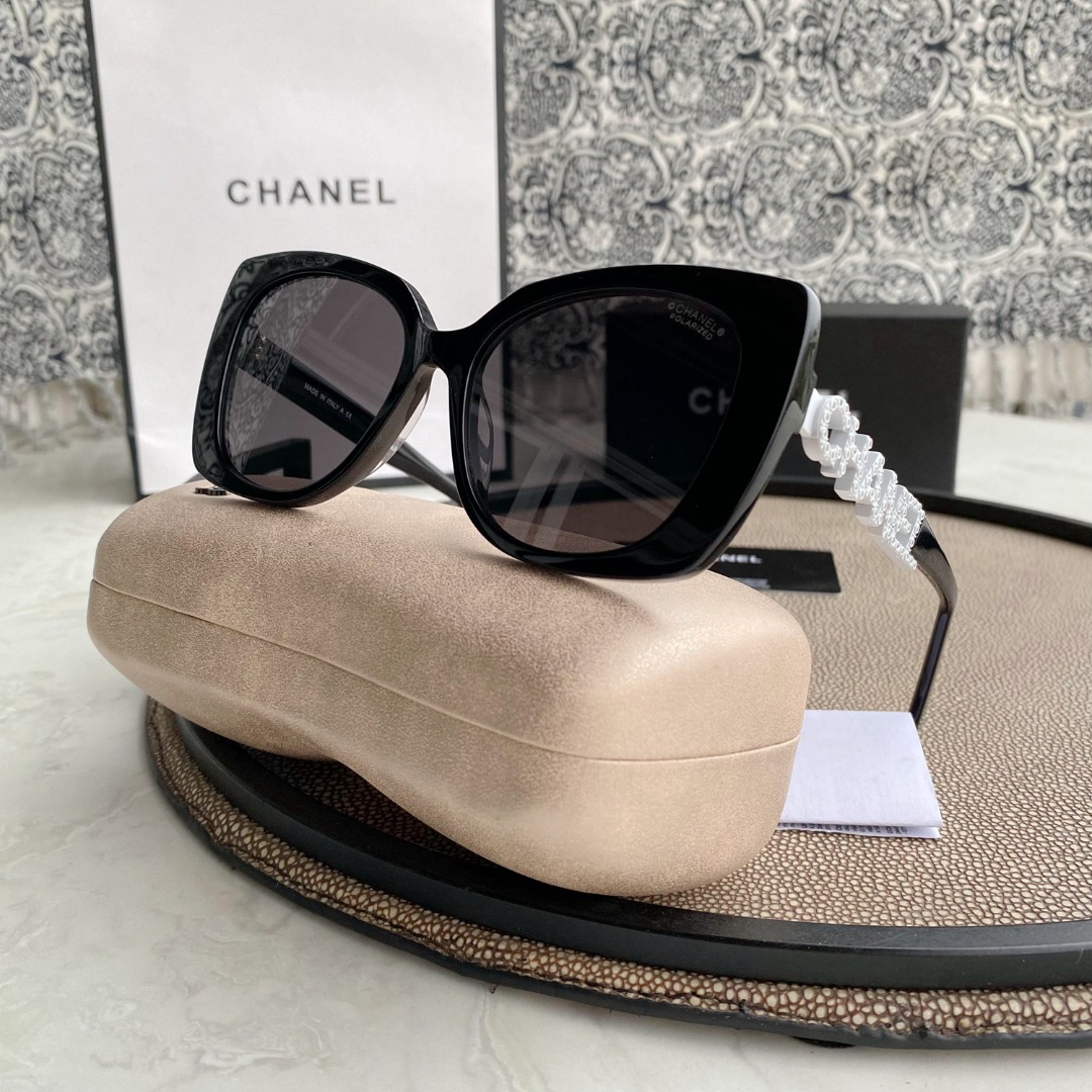 CHANEL Sunglasses