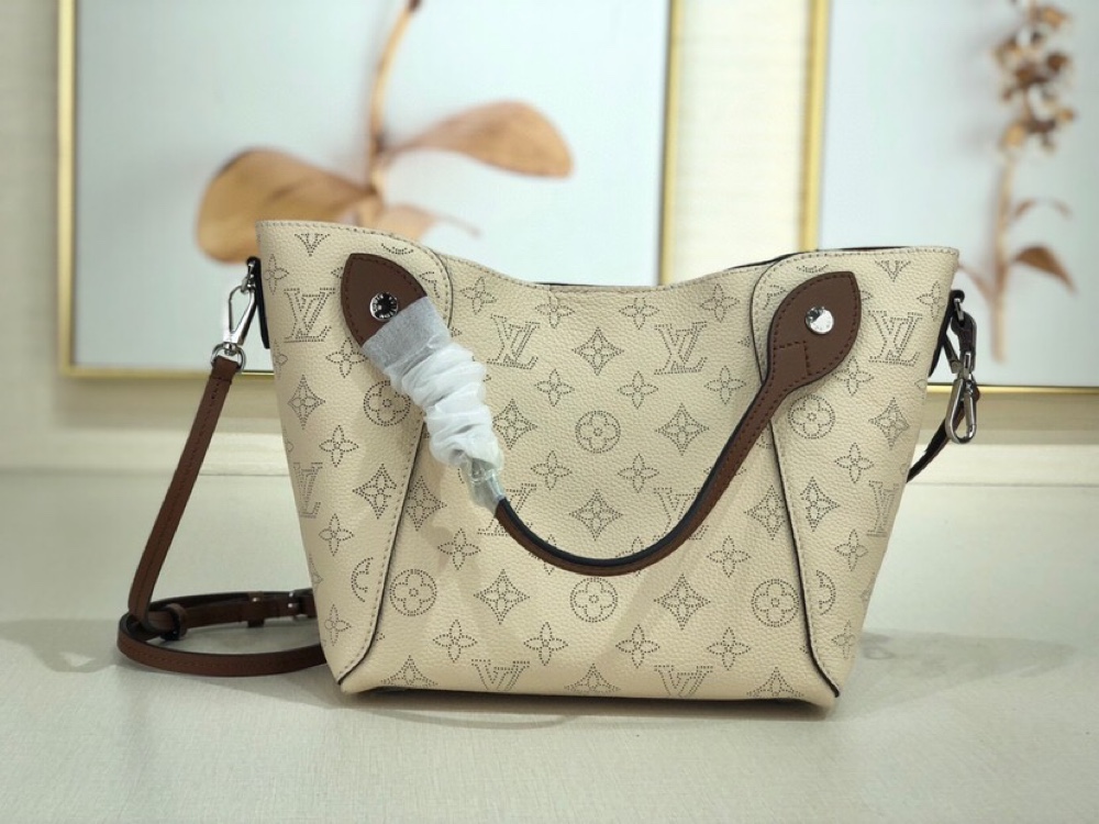 Louis Vuitton Mahina Leather Hina PM