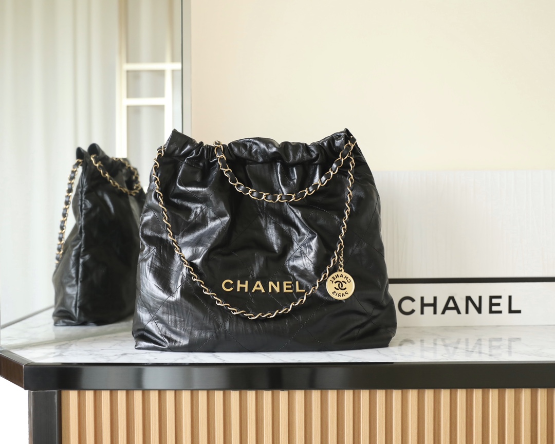 𝖬𝗈𝗇𝗍𝖾𝖻𝖾𝗅𝗅𝗈 zip bag