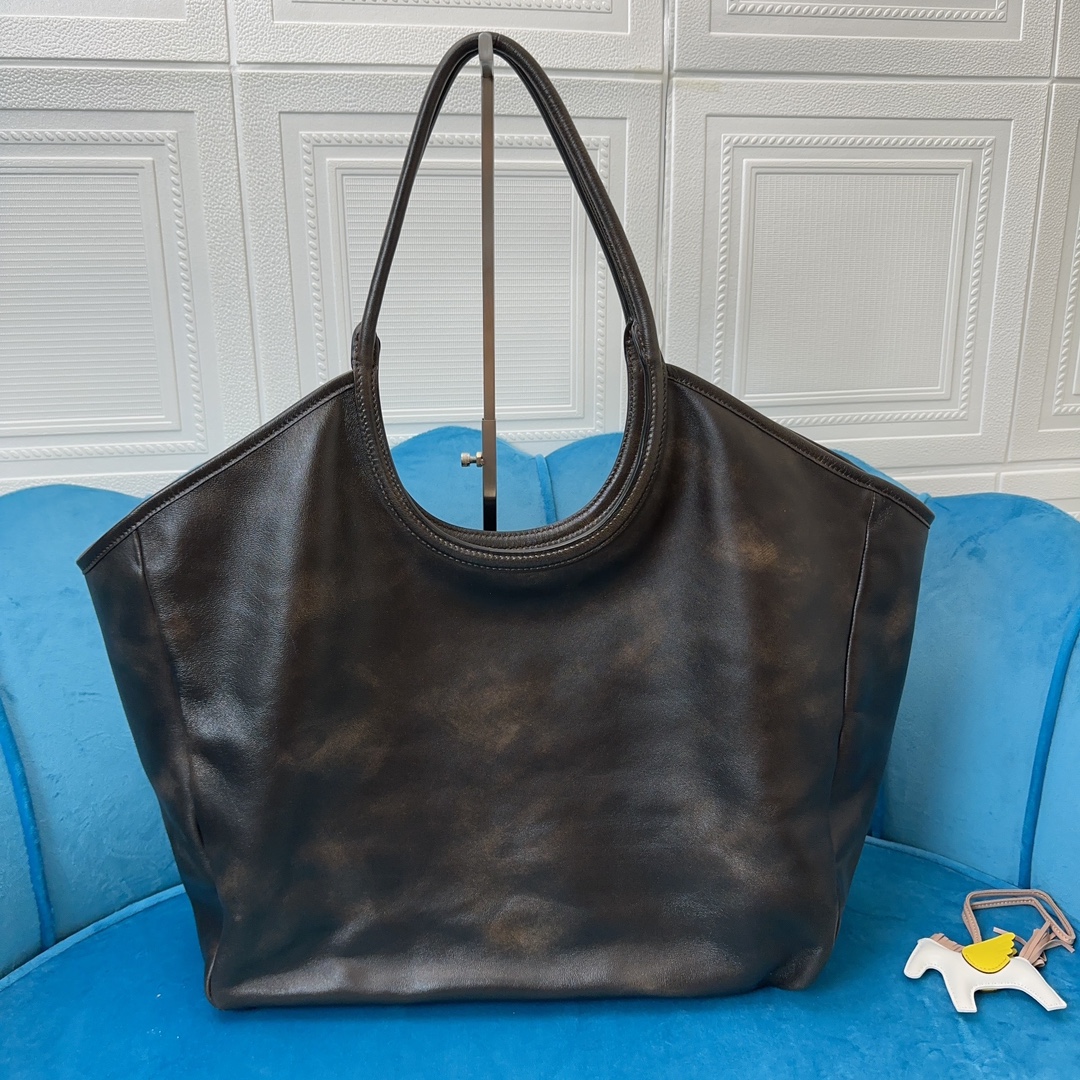 Lvy Leather bag