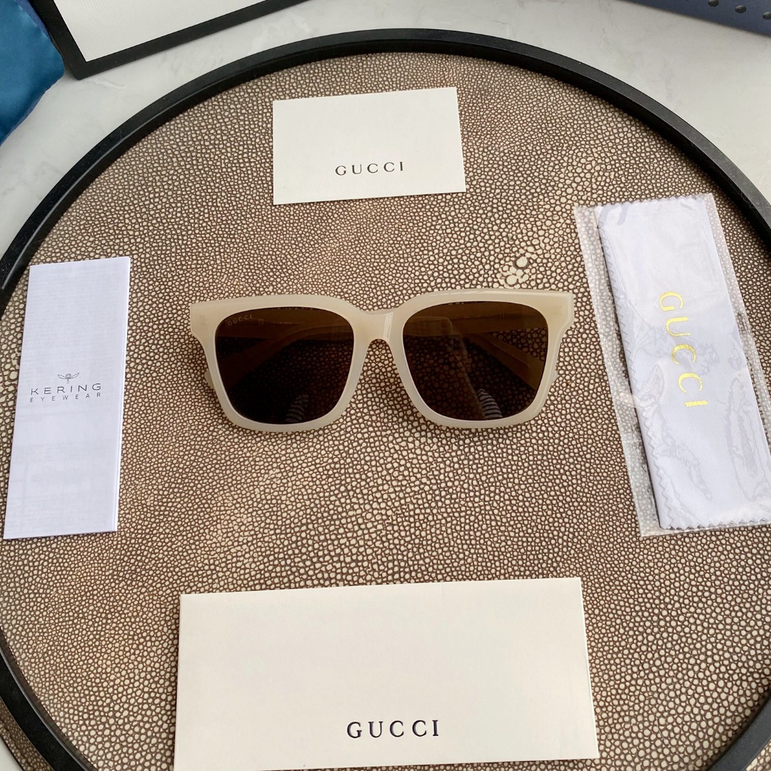Gucci acetate sunglasses with logo