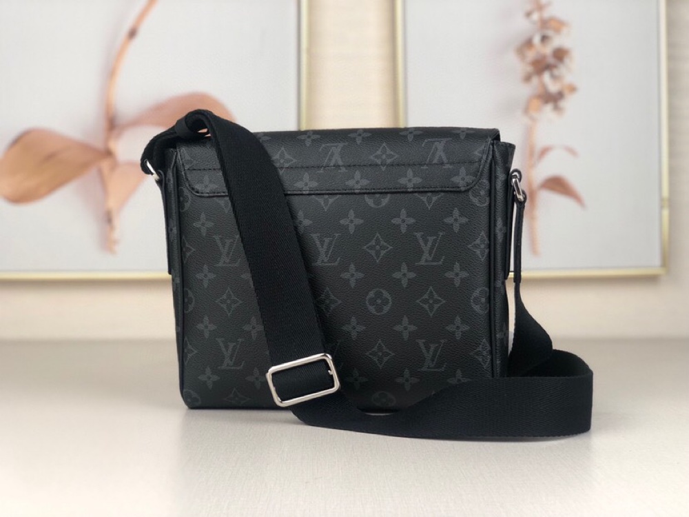 LOUIS VUITTON District PM