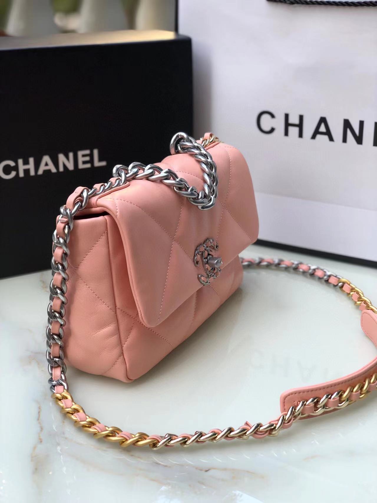 Chanel 19